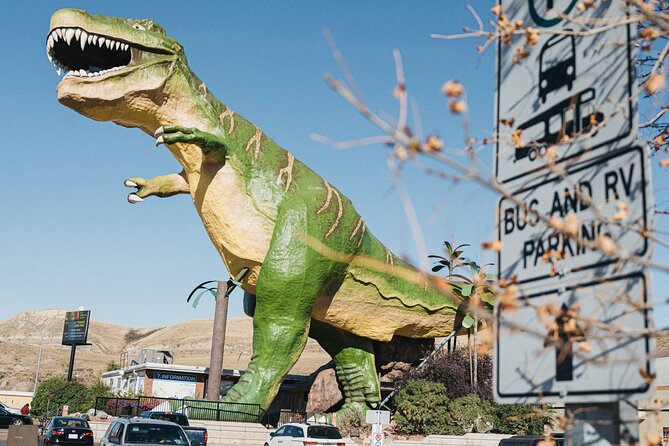 1 Day Drumheller Private Group Custom Tour: Calgary to Badlands - Royal Tyrrell Museum: 130,000 fossils and a fossil-first start