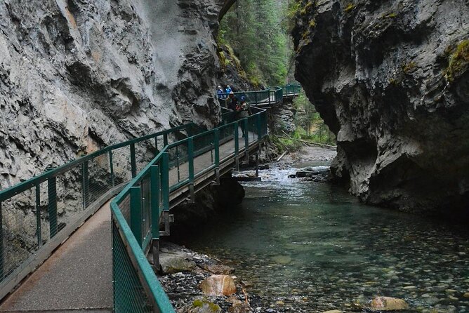2025 Winner-Lake Louise Moraine Lake Johnston Canyon Banff Town - Lake Louise Village Lunch Stop: Plan for Food on Your Own