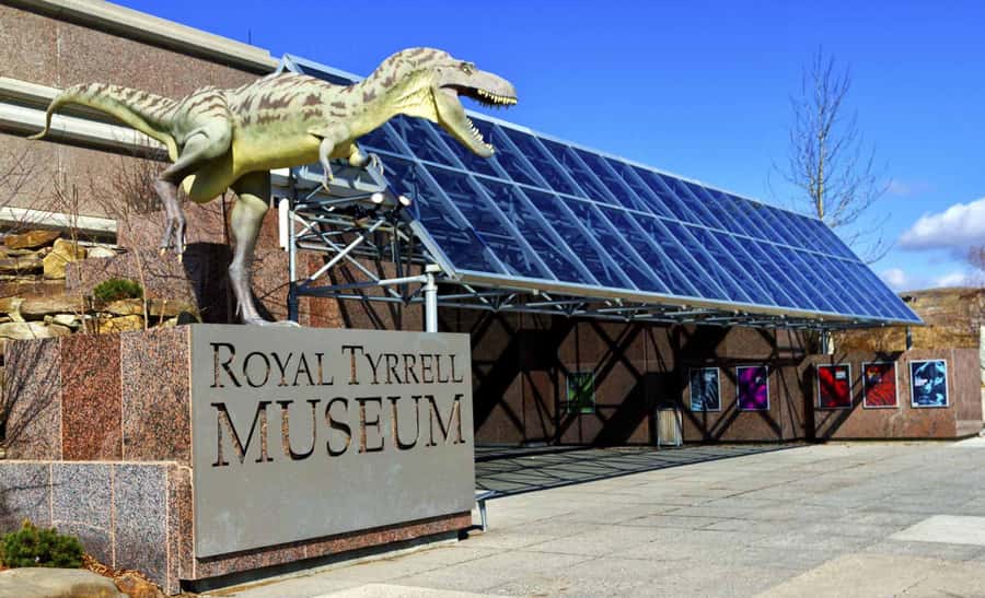 Badlands Tour: Drumheller with Museum, Hoodoos & Coal Mine - Royal Tyrrell Museum: dinosaur fossils plus a reason to look twice