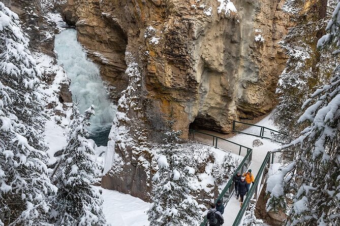 Banff Highlights: Moraine Lake, Lake Louise and beyond - Johnston Canyon: traction spikes make winter hikes safer