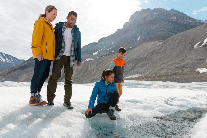 Banff: Lake Louise, Marble Canyon, Bow Lake, Peyto Lake Tour - Bow Lake: a calm break between big stops
