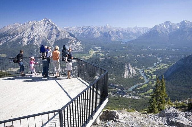 Banff Tour with Gondola & Lake Cruise - roundtrip from Calgary - Downtown Banff Time: Shopping, Lunch, and the 3:45 pm Return