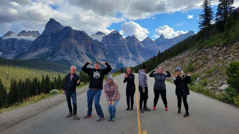 Calgary: 2-Day Banff National Park Highlights Summer Tour - Day 2: Lake Louise, Moraine Lake in season, Bow Lake, and Peyto Lake’s 360-degree views