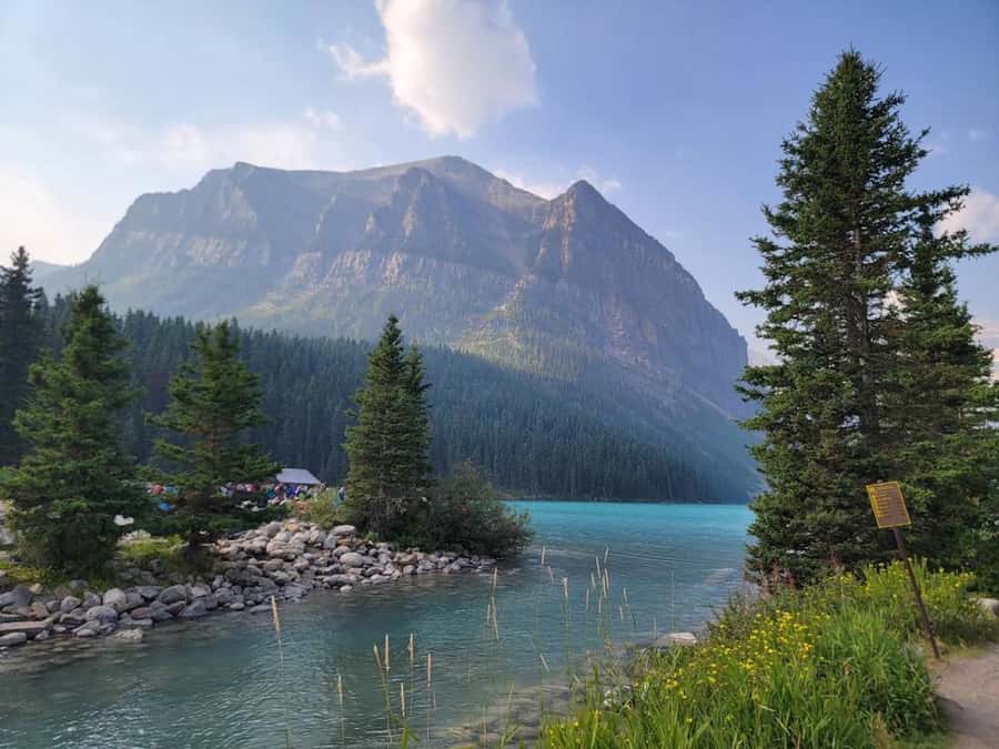 Calgary/Canmore: Banff National Park & Lake Louise Day Trip - Banff Town: two hours that actually help you enjoy lunch and shopping
