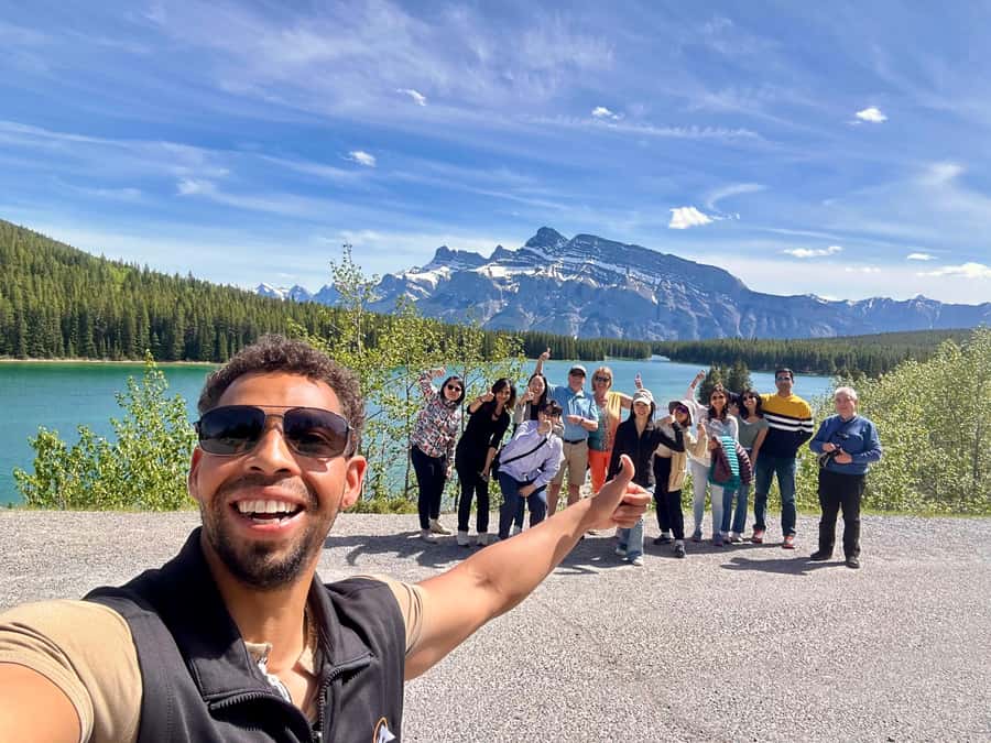 Calgary/Canmore: Banff National Park & Lake Louise Day Trip - Wildlife encounters: how the van-based format changes the odds