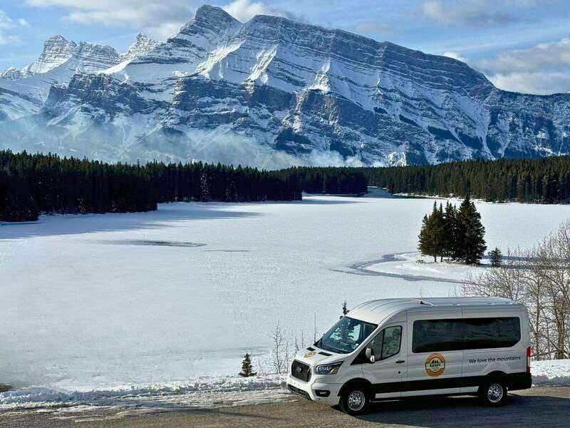 Calgary/Canmore: Lake Louise, Moraine Lake, & Banff Day Tour - Banff town break: what 75 minutes is really for