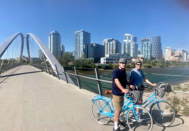 Calgary: City Bike Tour, Highlights and Bow River - That In-Between Stop: A Quick Photo Moment and Short Visit