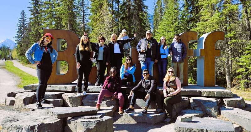 Calgary: Glaciers, Mountains, Lakes, Canmore and Banff Tour - Lake Louise: the lake, the chateau views, and seasonal options