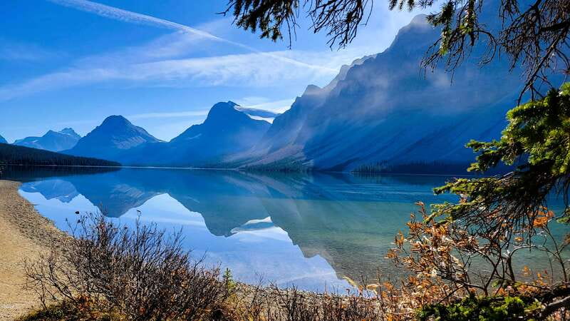 Calgary: Glaciers, Mountains, Lakes, Canmore and Banff Tour - Valley of the Ten Peaks and Moraine Lake in season