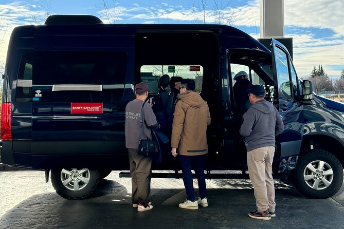 Calgary YYC Airport: Hassle-free Private Transfer to Lake Louise - A Return Ride Can Be the Ultimate Time-Saver