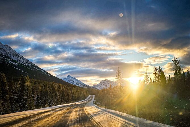 Columbia Icefield, Crowfoot Glacier and Bow ,Peyto Lake Tour - Bow Lake: the Parkway view that brings it all together