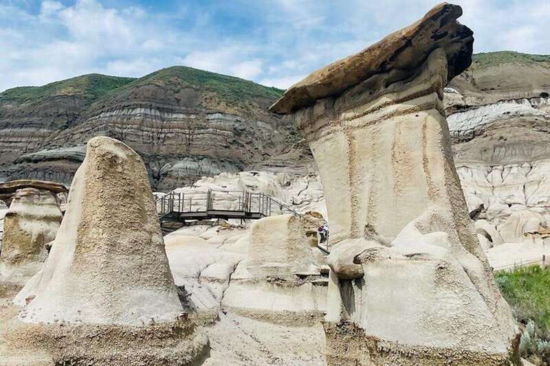 Day of Dinosaurs and Hoodoos From Calgary to the Badlands - Calgary to the Badlands: a dinosaur day that stays practical