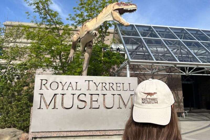 Day of Dinosaurs and Hoodoos From Calgary to the Badlands - Horseshoe Canyon: quick canyon time with real photo payoff