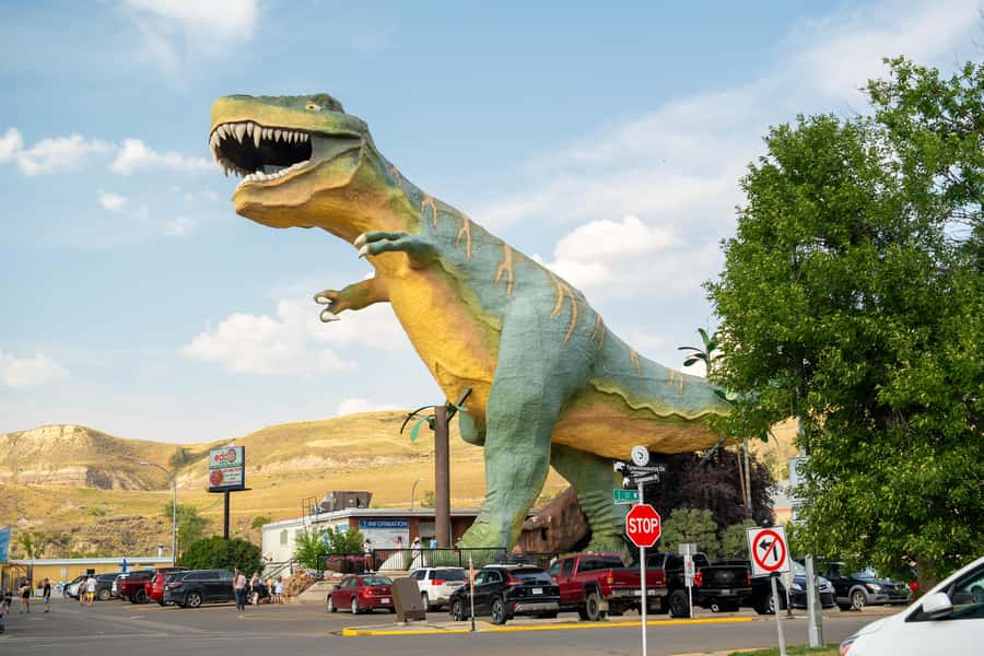 Drumheller: Dinosaurs, Canyons, & Hoodoos Day Tour - Transportation and timing: the real value is how it’s packaged