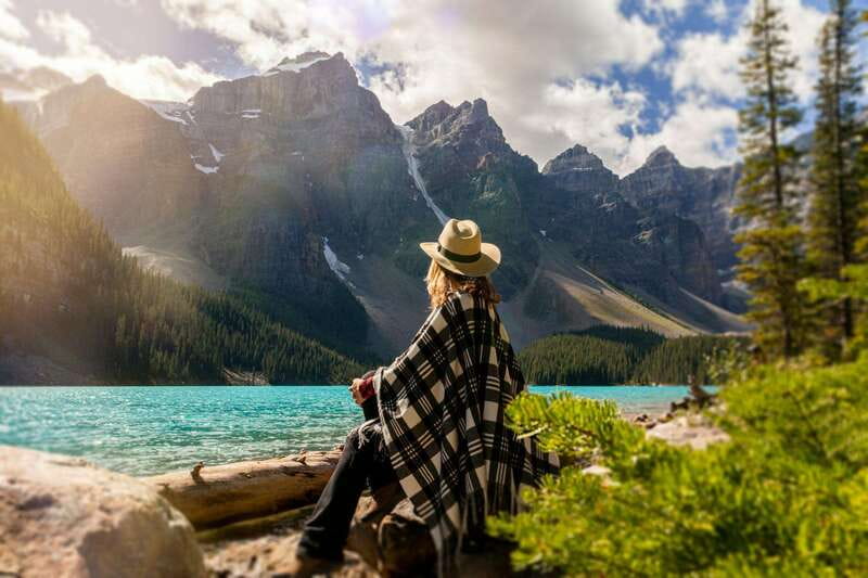 From Calgary: Banff, Moraine Lake and Lake Louise Tour - Pickup, van rides, and why timing matters in Banff National Park