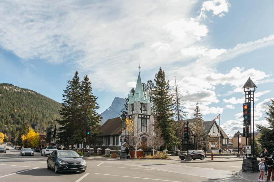 From Calgary: Private Banff National Park Day Trip - Lake Louise: iconic views, plus a reality check on timing