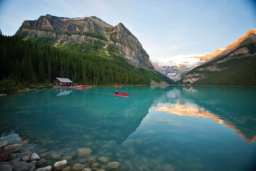 Moraine Lake Louise Emerald Johnston Canyon Banff Yoho Tour - Moraine Lake and Vermilion Lakes: the seasonal star of the day