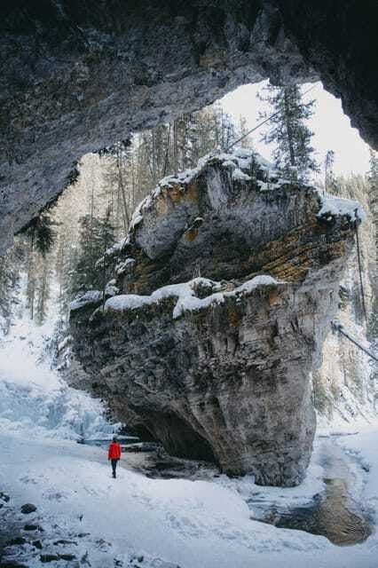 Moraine Lake Louise Emerald Johnston Canyon Banff Yoho Tour - Timing, comfort, and group size: what you’re really paying for