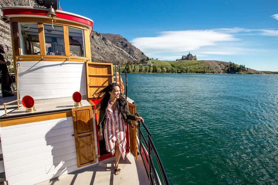 Waterton National Park: Lakes & Mountains Day Tour - Guide quality and pacing: how to manage the risk